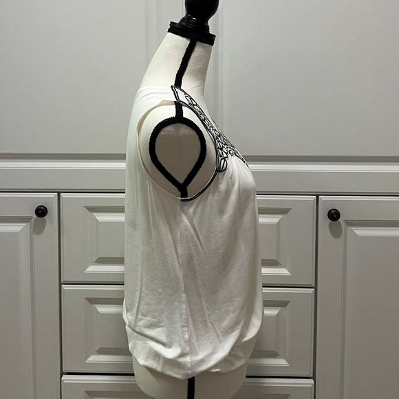 NWOT Sophie Max White Balloon tank with Black floral embroidery Size S - Picture 4 of 8